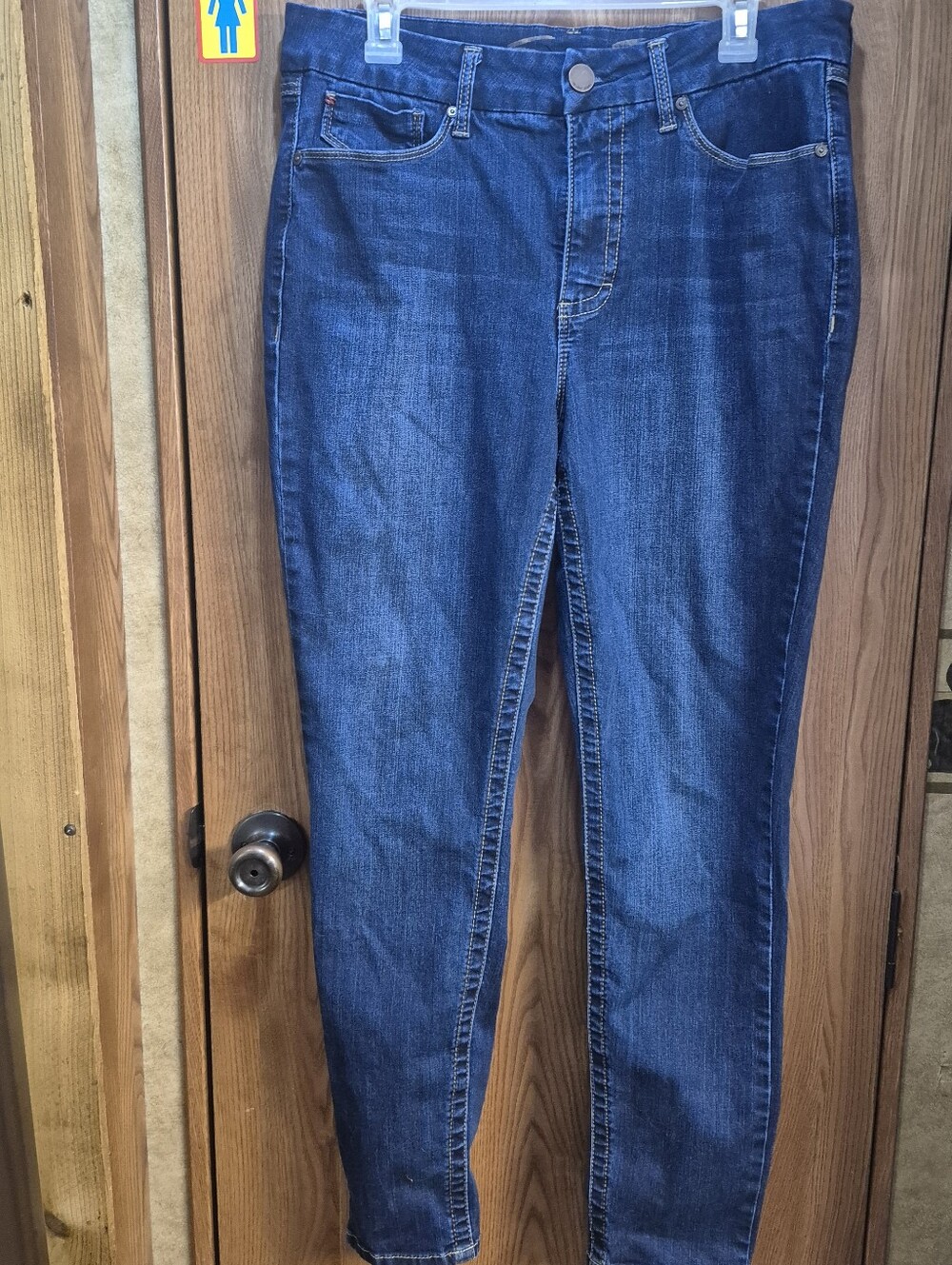 Seven7 Indigo Skinny Jeans.   Box 140